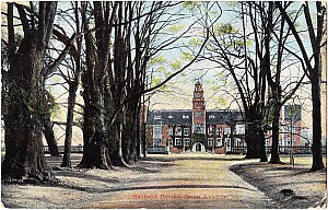 Hatfield_House_From_Avenue.jpg