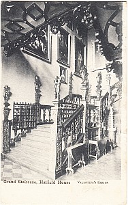 Hatfield_House_Grand_Staircase_1906.jpg