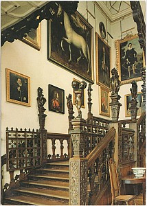 Hatfield_House_Grand_Staircase_Hh7.jpg