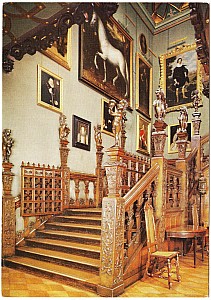 Hatfield_House_Grand_Staircase_Hh7_2.jpg