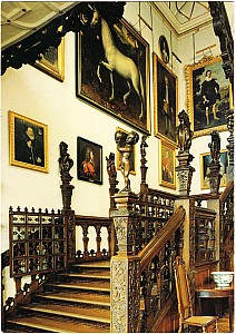 Hatfield_House_Grand_Staircase_Hh7_3.jpg
