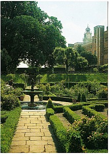 Hatfield_House_Knot_Garden_Hh35_2.jpg
