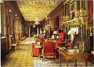 Hatfield_House_Long_Gallery_Hh9.jpg