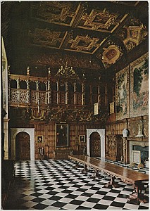 Hatfield_House_Marble_Hall_Hh6.jpg