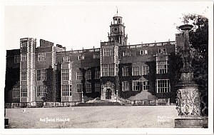 Hatfield_House_North_Front.jpg