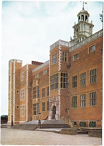 Hatfield_House_North_Front_Hh5_2.jpg