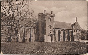 Hatfield_House_Old_Palace_1915_06152.jpg