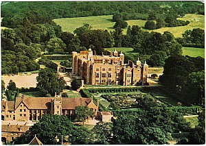 Hatfield_House_Old_Palace_Aerial_Hh2.jpg