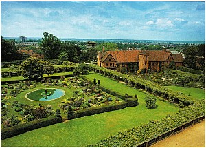 Hatfield_House_Old_Palace_Aerial_Hh36.jpg