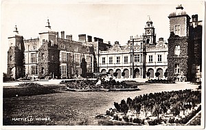 Hatfield_House_Photochrom_1943.jpg