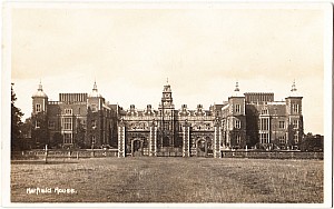 Hatfield_House_South_Front.jpg
