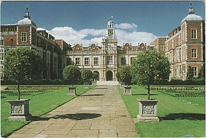 Hatfield_House_South_Front_Jerry_Harpur.jpg