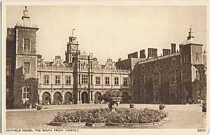 Hatfield_House_South_Front_Photochrom_82131.jpg