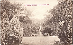 Hatfield_House_The_Vineyard_1907.jpg