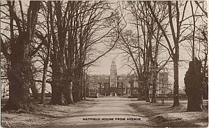 hatfield_house_from_avenue_bww_1906.jpg