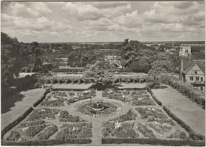 hatfield_house_garden_english_life.jpg